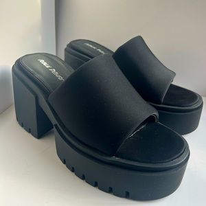 NWOT PUBLIC DESIRE DOLLS KILL Platform Chunky Heel Sandals in Black